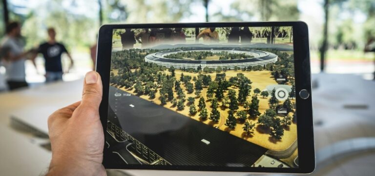 Combining AI and Augmented Reality: Benefits for Businesses