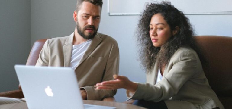 Machine Learning vs. Deep Learning: Key Differences and Applications  