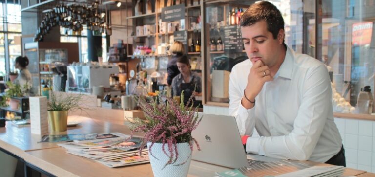 Flying Solo: How to Run a One-Man Business in 2025
