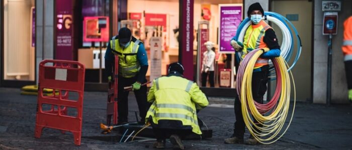 Why Fiber Internet Services Are Becoming the Data Highway for AI Infrastructure